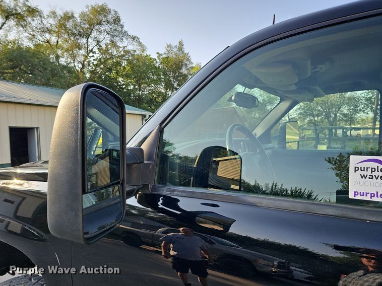 image for item DQ0292 2004 Chevrolet Silverado 1500  Crew Cab pickup truck