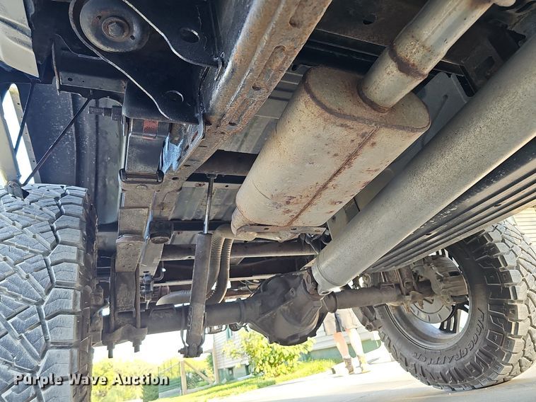 image for item DQ0292 2004 Chevrolet Silverado 1500  Crew Cab pickup truck