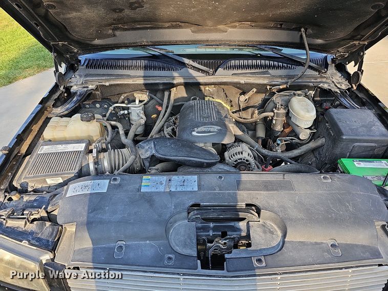 image for item DQ0292 2004 Chevrolet Silverado 1500  Crew Cab pickup truck