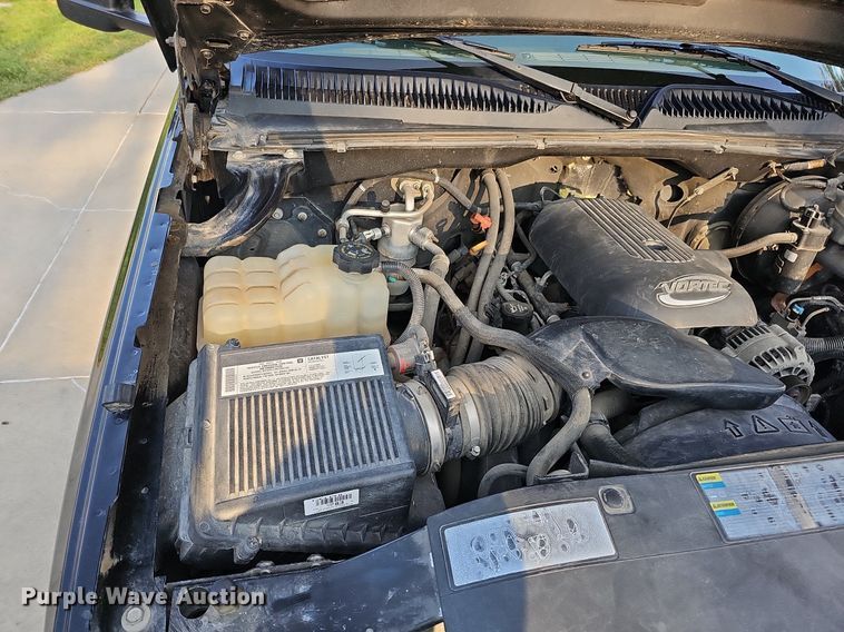 image for item DQ0292 2004 Chevrolet Silverado 1500  Crew Cab pickup truck