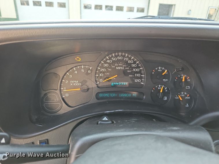 image for item DQ0292 2004 Chevrolet Silverado 1500  Crew Cab pickup truck