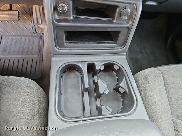 image for item DQ0292 2004 Chevrolet Silverado 1500  Crew Cab pickup truck