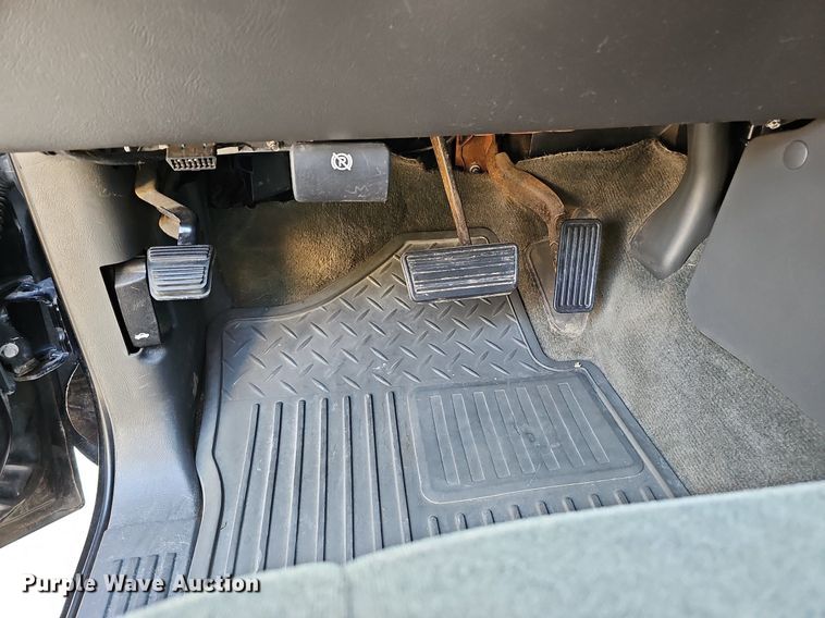 image for item DQ0292 2004 Chevrolet Silverado 1500  Crew Cab pickup truck