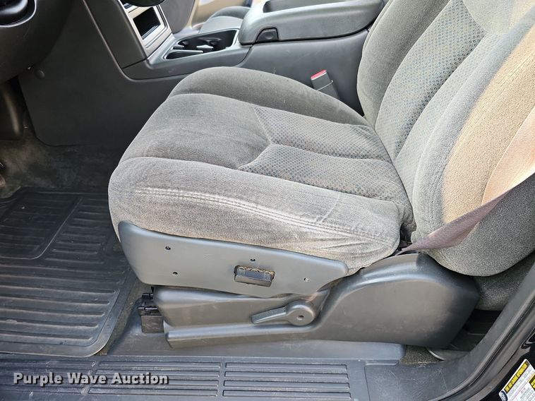 image for item DQ0292 2004 Chevrolet Silverado 1500  Crew Cab pickup truck