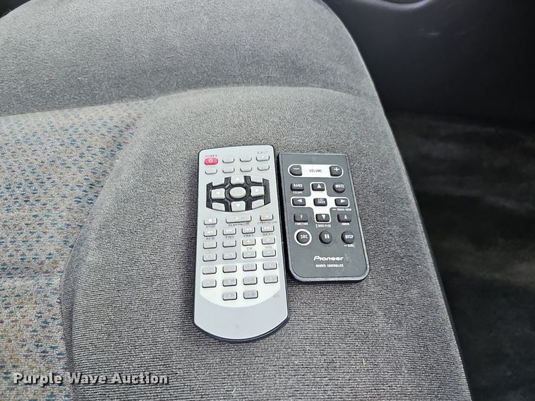 image for item DQ0292 2004 Chevrolet Silverado 1500  Crew Cab pickup truck