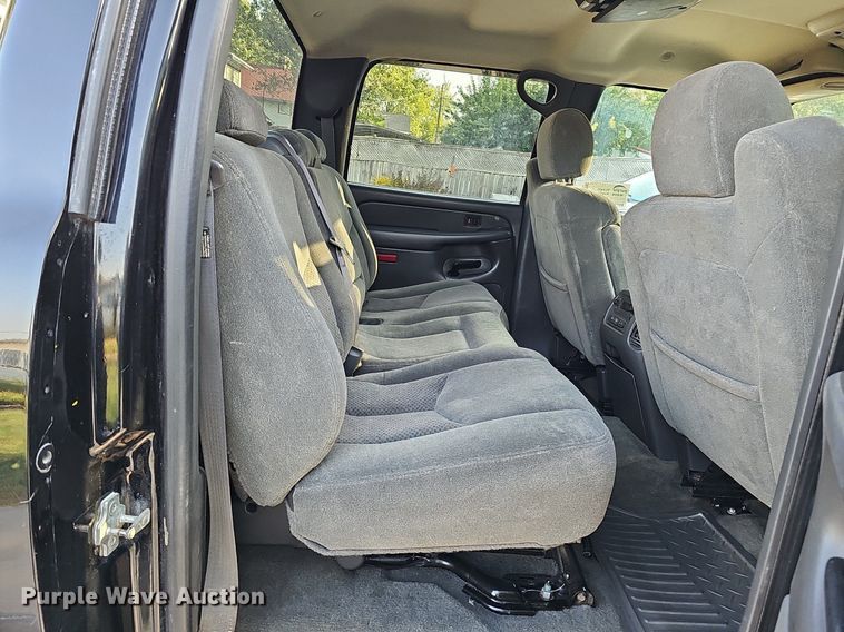 image for item DQ0292 2004 Chevrolet Silverado 1500  Crew Cab pickup truck