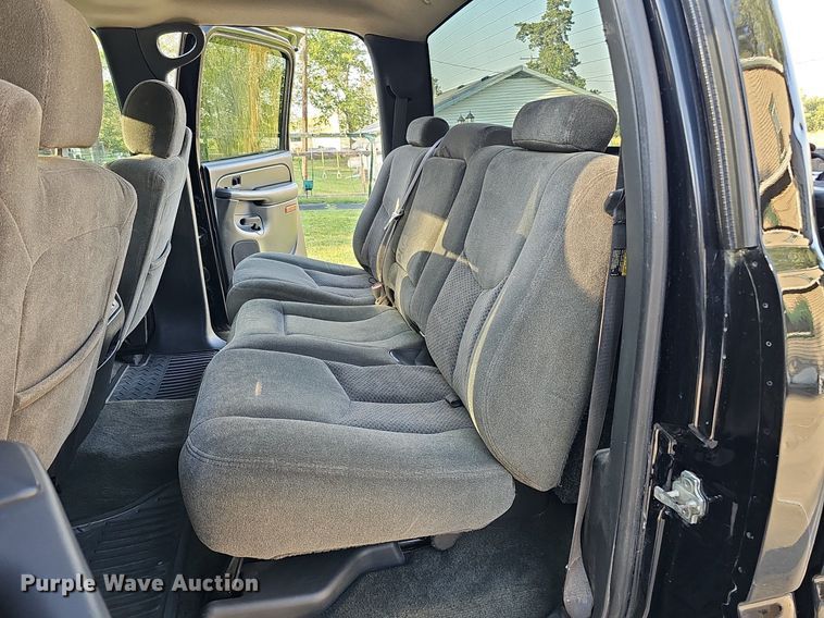 image for item DQ0292 2004 Chevrolet Silverado 1500  Crew Cab pickup truck