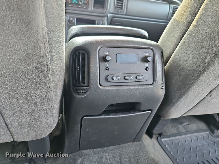 image for item DQ0292 2004 Chevrolet Silverado 1500  Crew Cab pickup truck