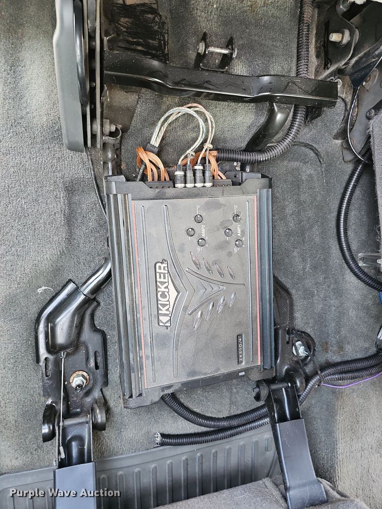 image for item DQ0292 2004 Chevrolet Silverado 1500  Crew Cab pickup truck