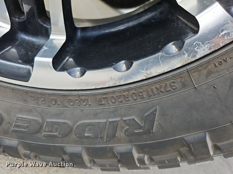 image for item DQ0292 2004 Chevrolet Silverado 1500  Crew Cab pickup truck