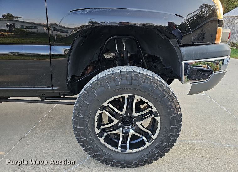 image for item DQ0292 2004 Chevrolet Silverado 1500  Crew Cab pickup truck