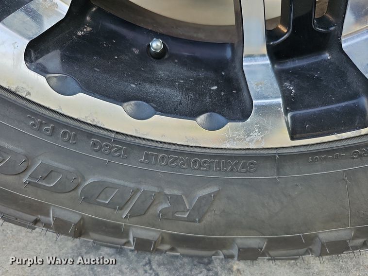 image for item DQ0292 2004 Chevrolet Silverado 1500  Crew Cab pickup truck