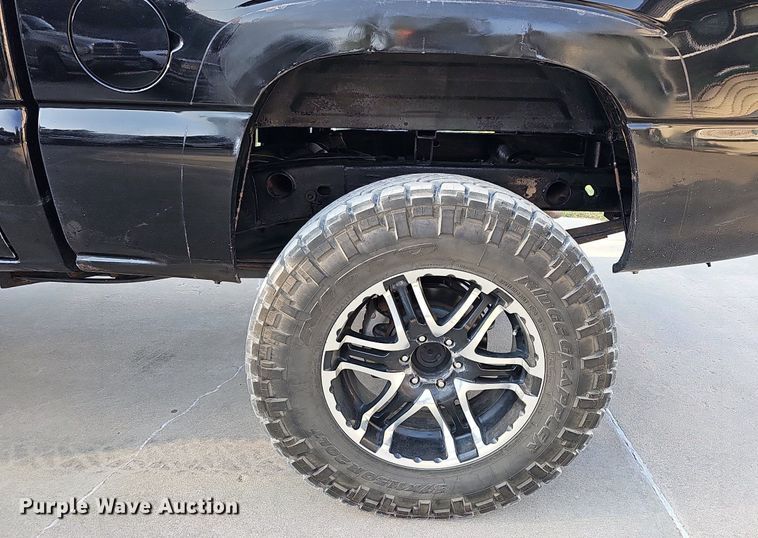 image for item DQ0292 2004 Chevrolet Silverado 1500  Crew Cab pickup truck