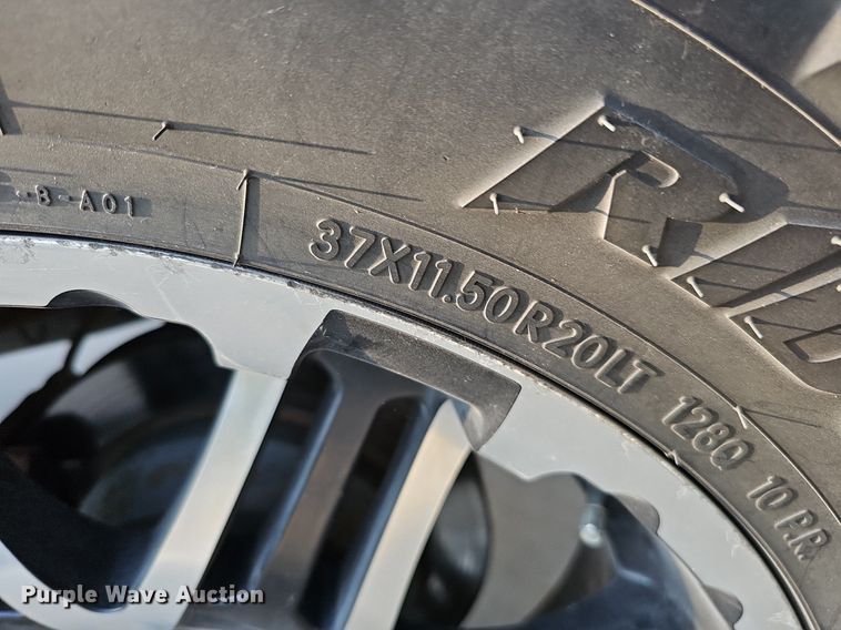 image for item DQ0292 2004 Chevrolet Silverado 1500  Crew Cab pickup truck