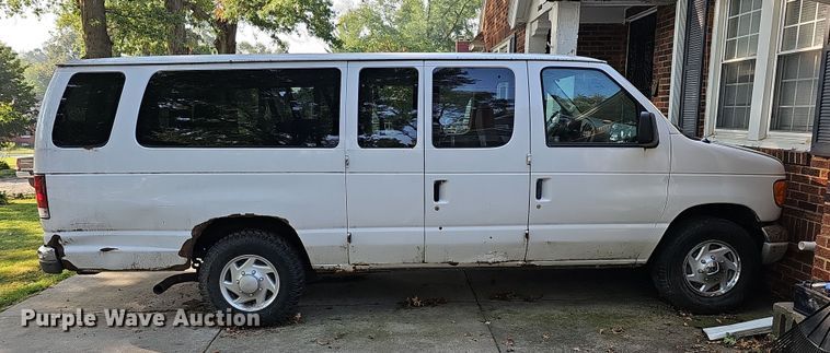 image for item DQ0307 2003 Ford E350 XLT Super Duty  van