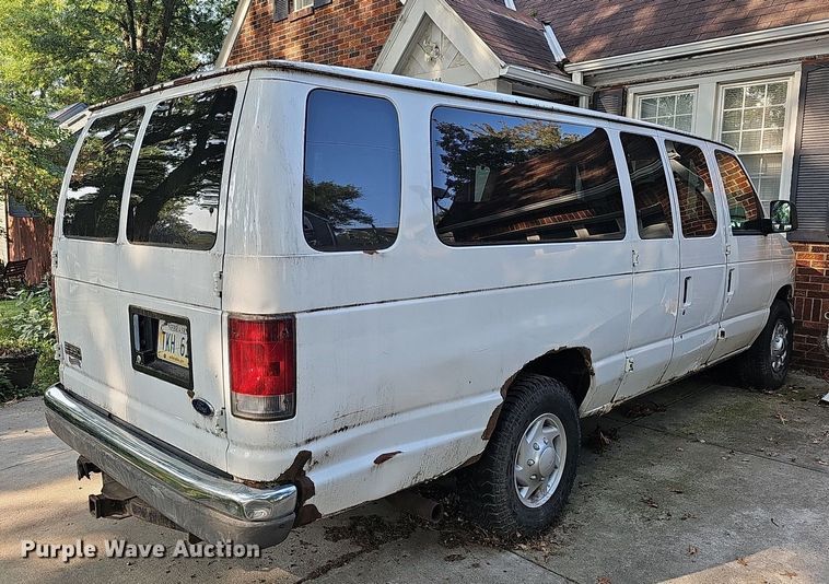 image for item DQ0307 2003 Ford E350 XLT Super Duty  van