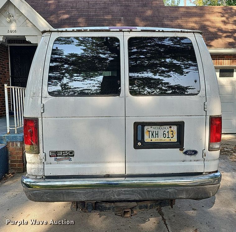 image for item DQ0307 2003 Ford E350 XLT Super Duty  van