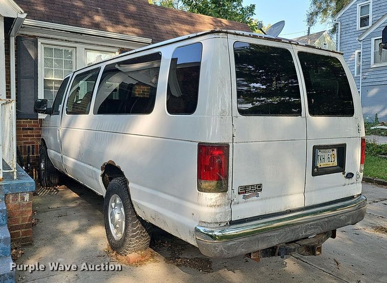 image for item DQ0307 2003 Ford E350 XLT Super Duty  van