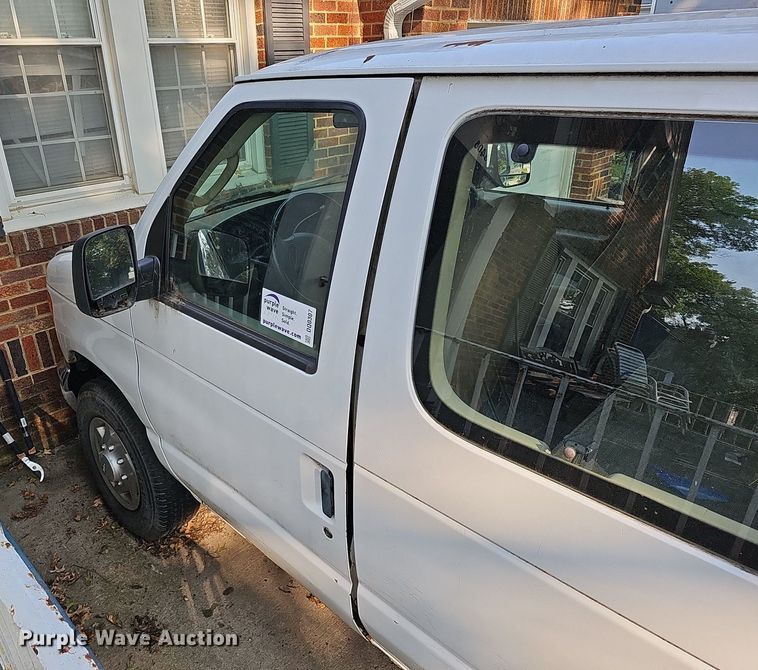 image for item DQ0307 2003 Ford E350 XLT Super Duty  van