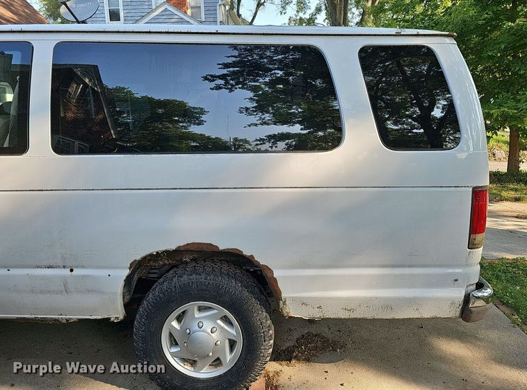 image for item DQ0307 2003 Ford E350 XLT Super Duty  van