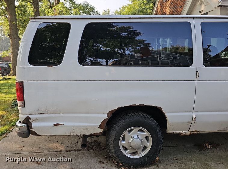 image for item DQ0307 2003 Ford E350 XLT Super Duty  van