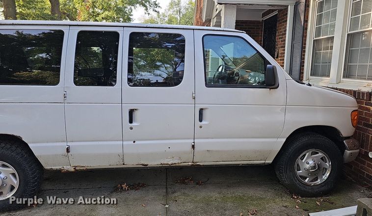 image for item DQ0307 2003 Ford E350 XLT Super Duty  van