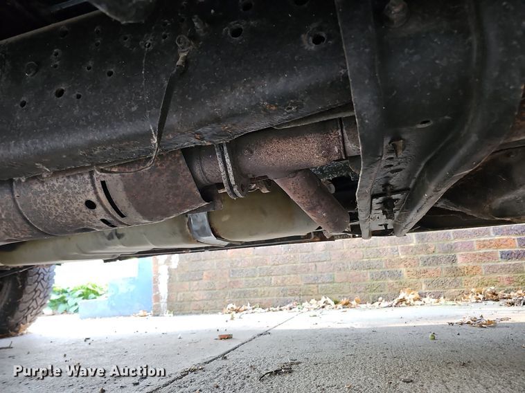 image for item DQ0307 2003 Ford E350 XLT Super Duty  van