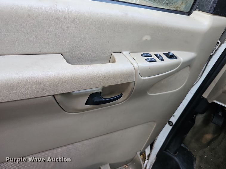 image for item DQ0307 2003 Ford E350 XLT Super Duty  van