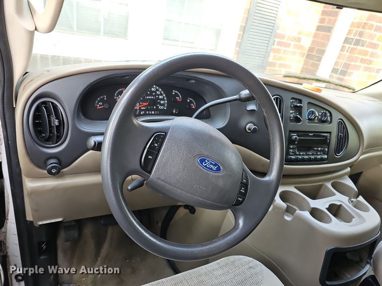 image for item DQ0307 2003 Ford E350 XLT Super Duty  van