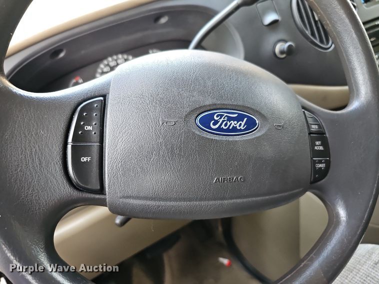 image for item DQ0307 2003 Ford E350 XLT Super Duty  van
