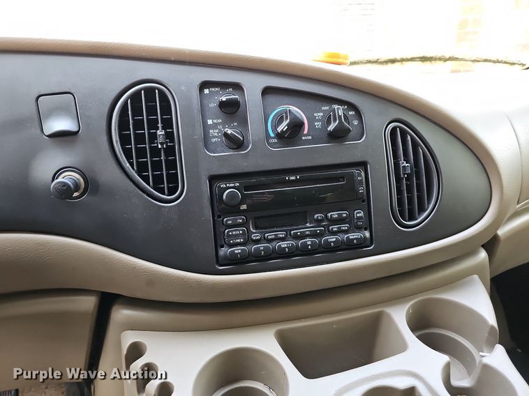 image for item DQ0307 2003 Ford E350 XLT Super Duty  van
