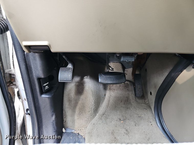 image for item DQ0307 2003 Ford E350 XLT Super Duty  van