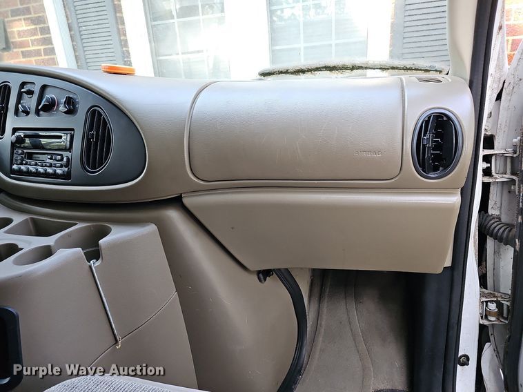 image for item DQ0307 2003 Ford E350 XLT Super Duty  van