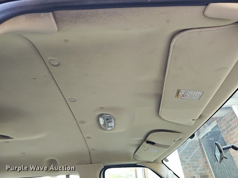 image for item DQ0307 2003 Ford E350 XLT Super Duty  van