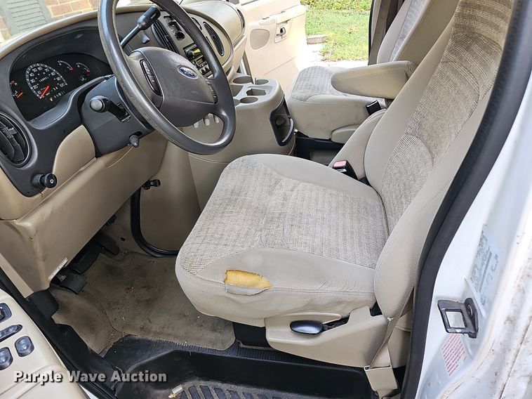 image for item DQ0307 2003 Ford E350 XLT Super Duty  van