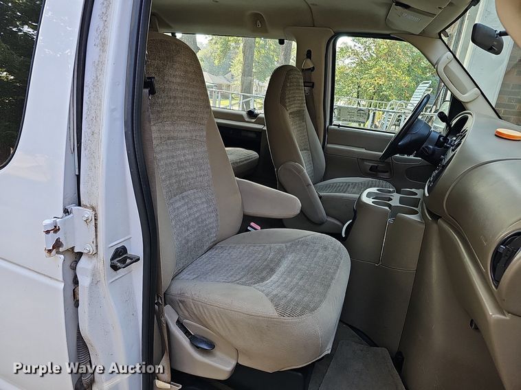 image for item DQ0307 2003 Ford E350 XLT Super Duty  van