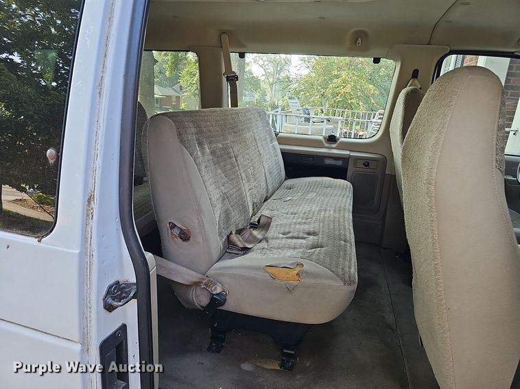 image for item DQ0307 2003 Ford E350 XLT Super Duty  van