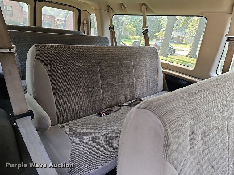image for item DQ0307 2003 Ford E350 XLT Super Duty  van