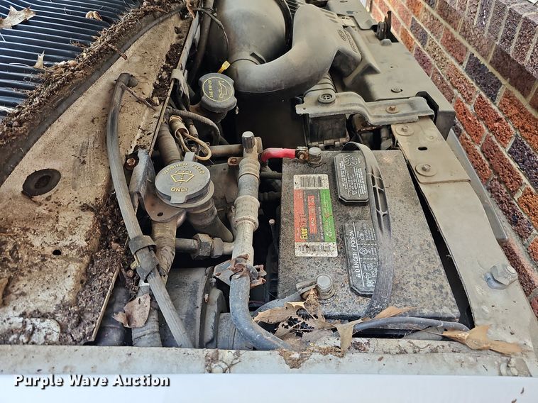 image for item DQ0307 2003 Ford E350 XLT Super Duty  van