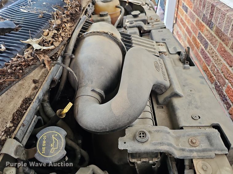 image for item DQ0307 2003 Ford E350 XLT Super Duty  van