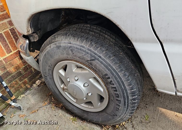 image for item DQ0307 2003 Ford E350 XLT Super Duty  van