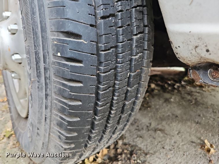 image for item DQ0307 2003 Ford E350 XLT Super Duty  van