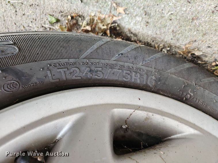 image for item DQ0307 2003 Ford E350 XLT Super Duty  van