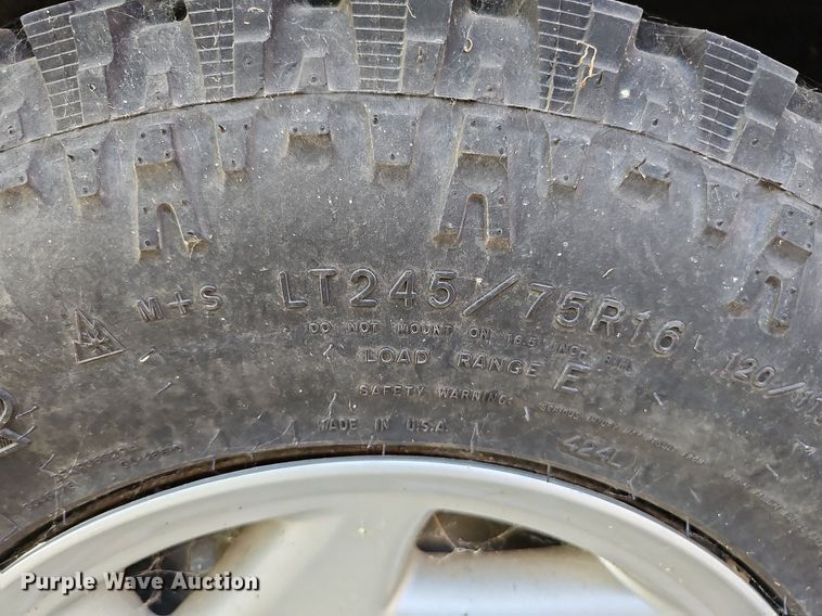 image for item DQ0307 2003 Ford E350 XLT Super Duty  van