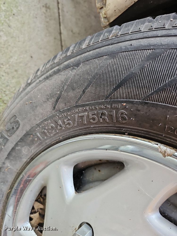 image for item DQ0307 2003 Ford E350 XLT Super Duty  van