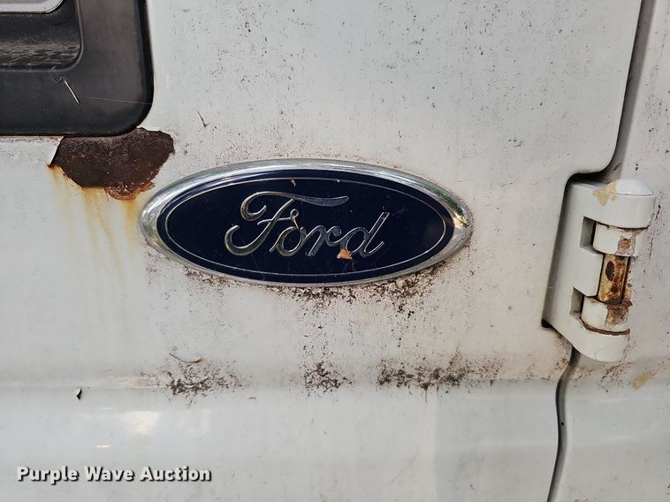 image for item DQ0307 2003 Ford E350 XLT Super Duty  van