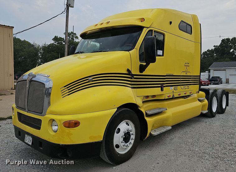 image for item DQ0310 1997 International T2000  semi truck