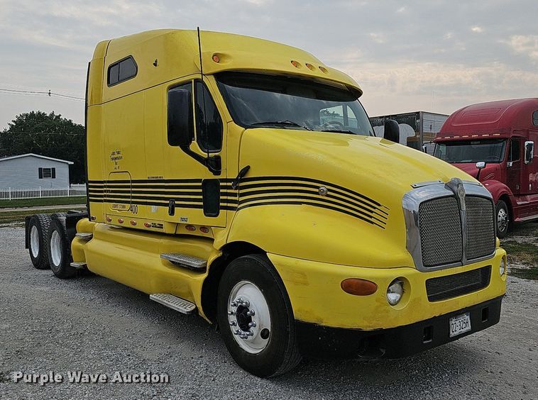 image for item DQ0310 1997 International T2000  semi truck