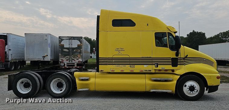 image for item DQ0310 1997 International T2000  semi truck