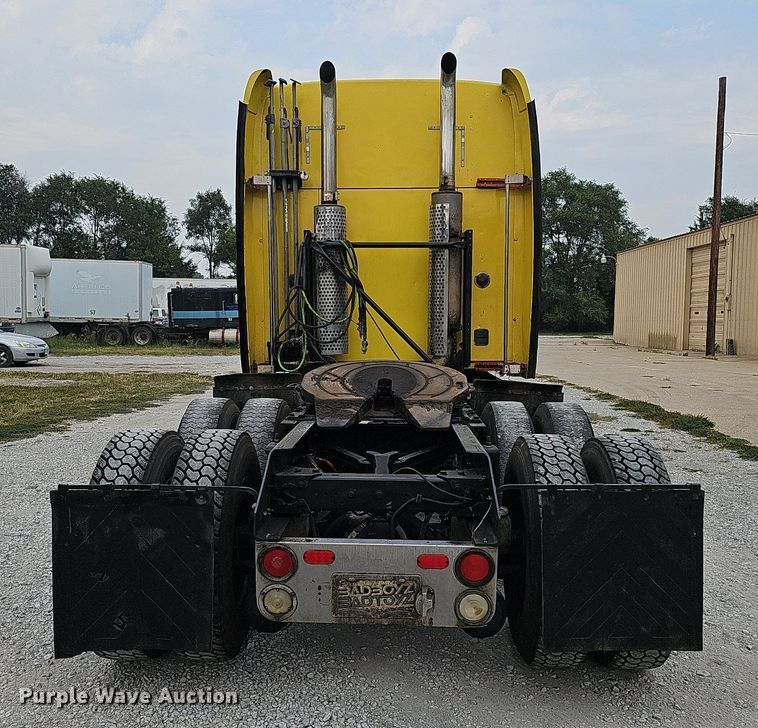 image for item DQ0310 1997 International T2000  semi truck